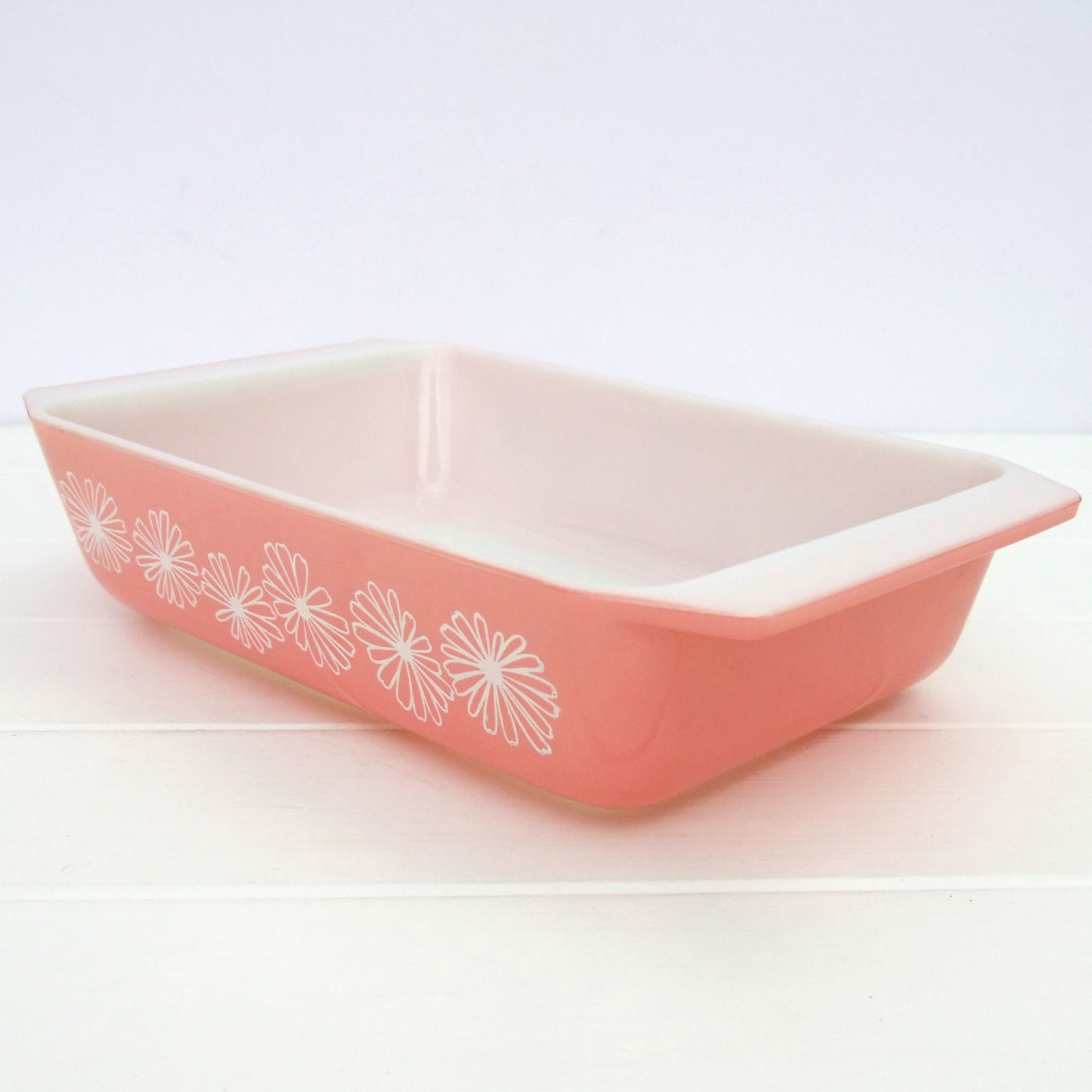 Good Pyrex JAJ Pink Daisy space saver 575-6 w/LID 550-c